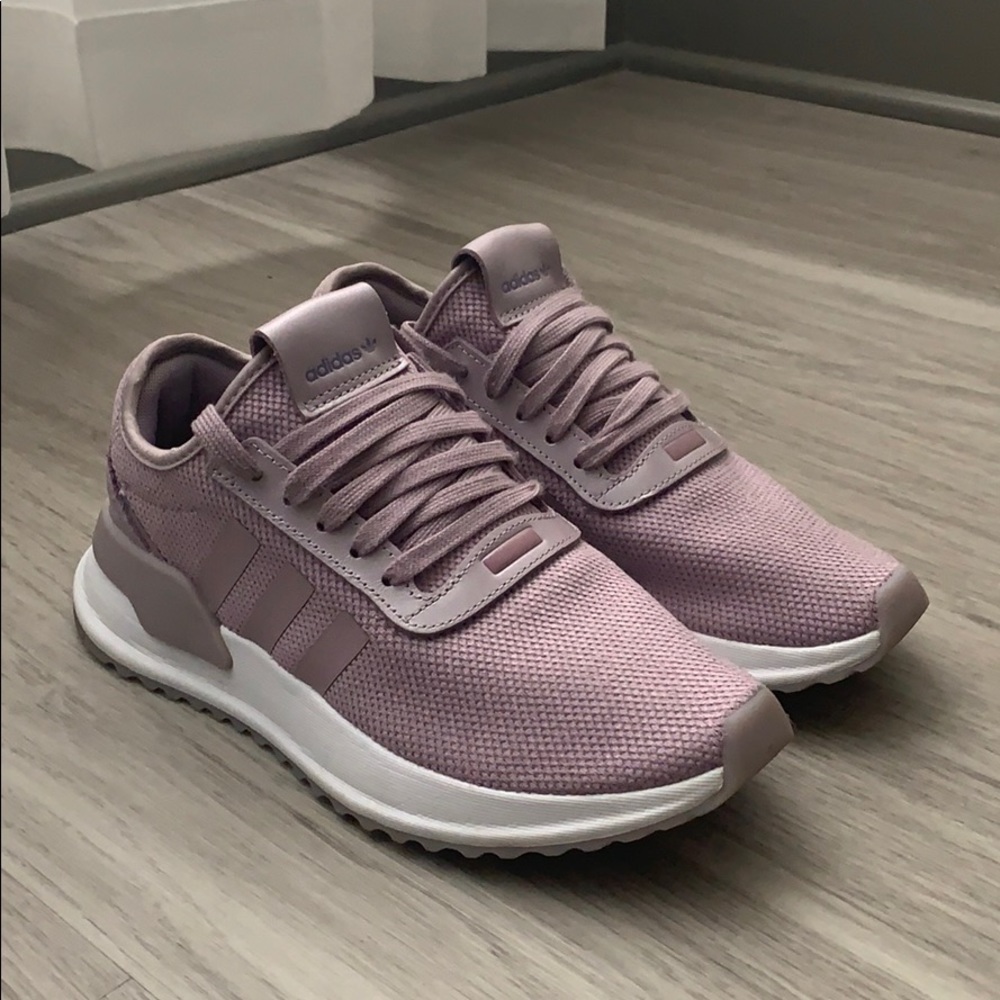 Adidas Tennis Shoes